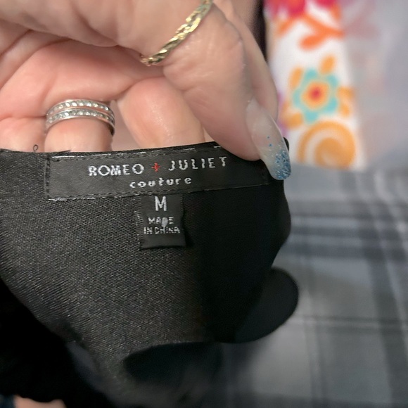 Romeo & Juliet Black and Gold Goddess Chiffon Dress. Size Medium. - Picture 4 of 6